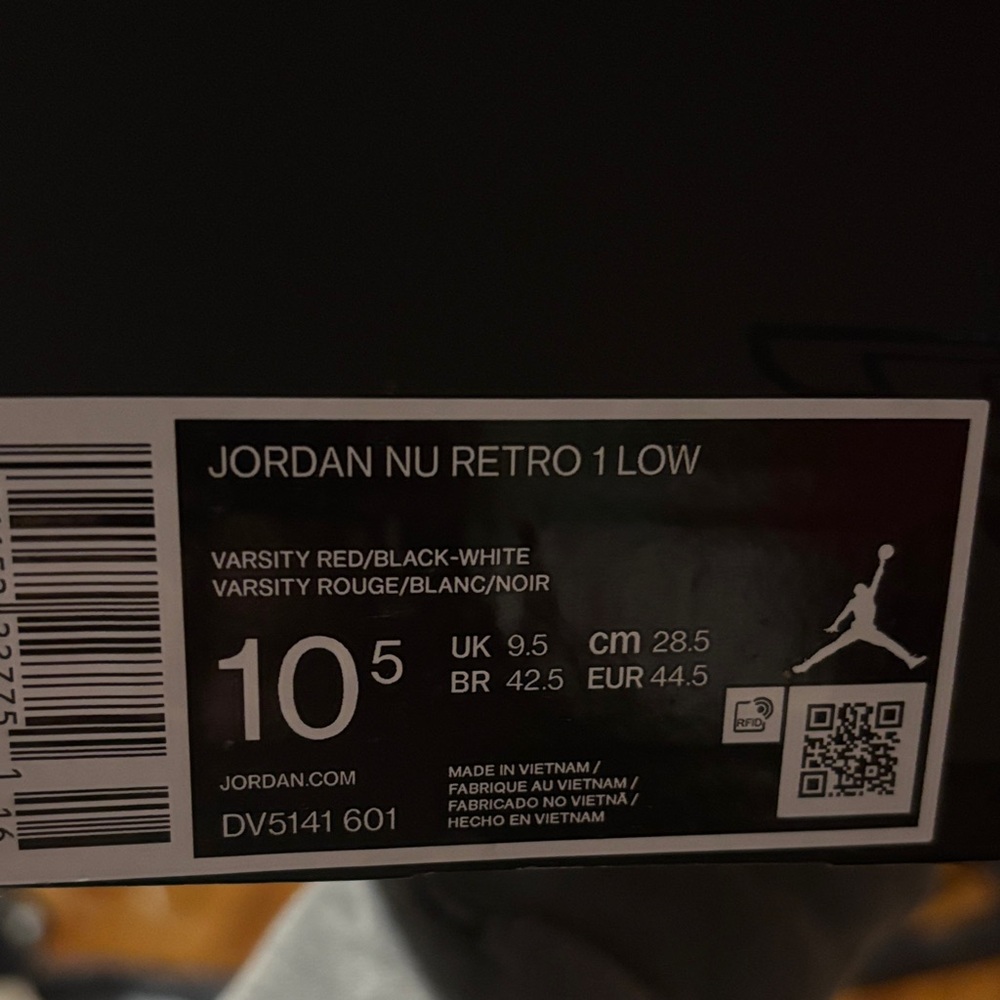 Jordan Nu Retro 1 Low in Varsity Red and Black - Picture 2 of 3